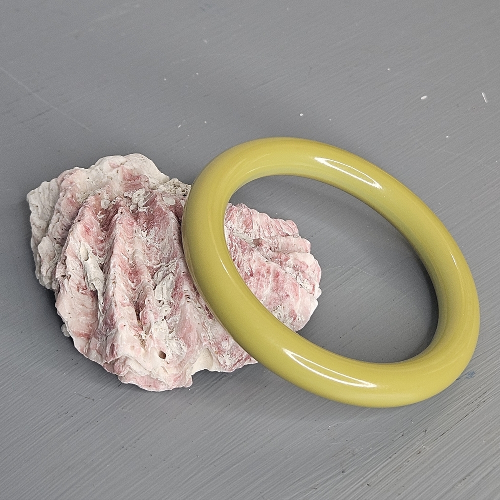 Vtg Yellow Avacado Green Acrylic Bangle Bracelet .25"